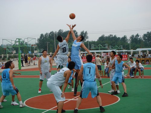 在2006年江苏省中学生篮球赛中我校男篮勇夺第四名.jpg