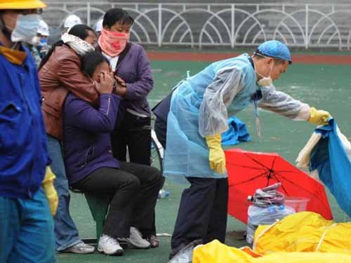 <font color=red><b>【煙曌天朝】(100张图)请记住灾难中这100个瞬间</b></font>