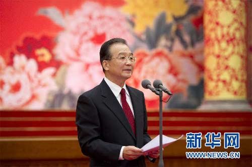  2月1日，中共中央、国务院在北京人民大会堂举行2011年春节团拜会。这是中共中央政治局常委、国务院总理温家宝在团拜会上讲话。新华社记者 黄敬文 摄