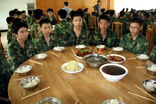 01军营第一餐.jpg