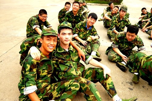 08军营小帅哥.jpg