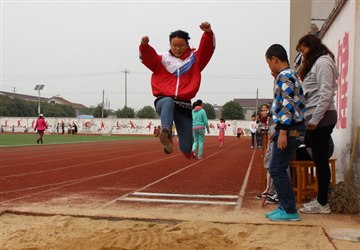 林南小学田径运动会赛出学生精…