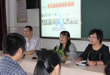 林南小学召开全校家长会