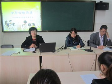 林南小学家委会成员来校观摩社…