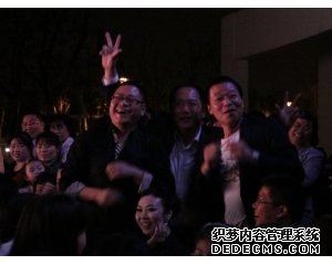 我校拉拉队