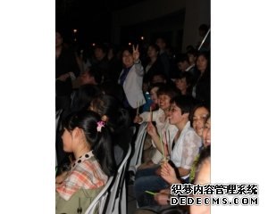 我校拉拉队