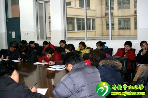 十二位青年教师教师参与中层管理体验