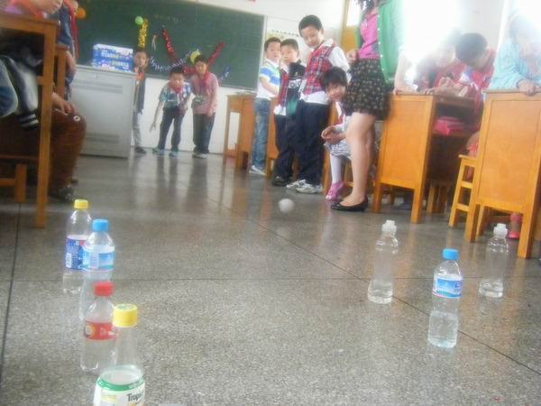 保龄球太贵，玩这个还有奖。