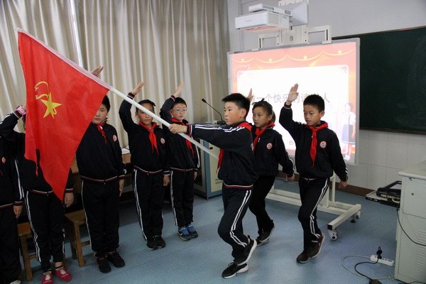 5-1、10月27日，潘家小学四（3）中队举行“做一个快乐的读书人”主题活动.JPG