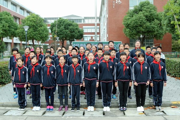 1、10月23日，在潘家小学全民终身学习活动周启动仪式上，六（3）中队带来了经典诵读.JPG