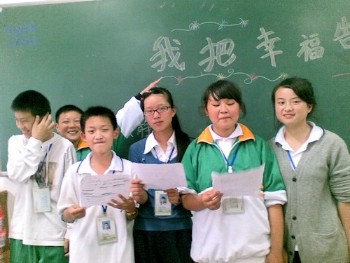 《灰色头像》是歌颂友谊的,跑了调也幸福