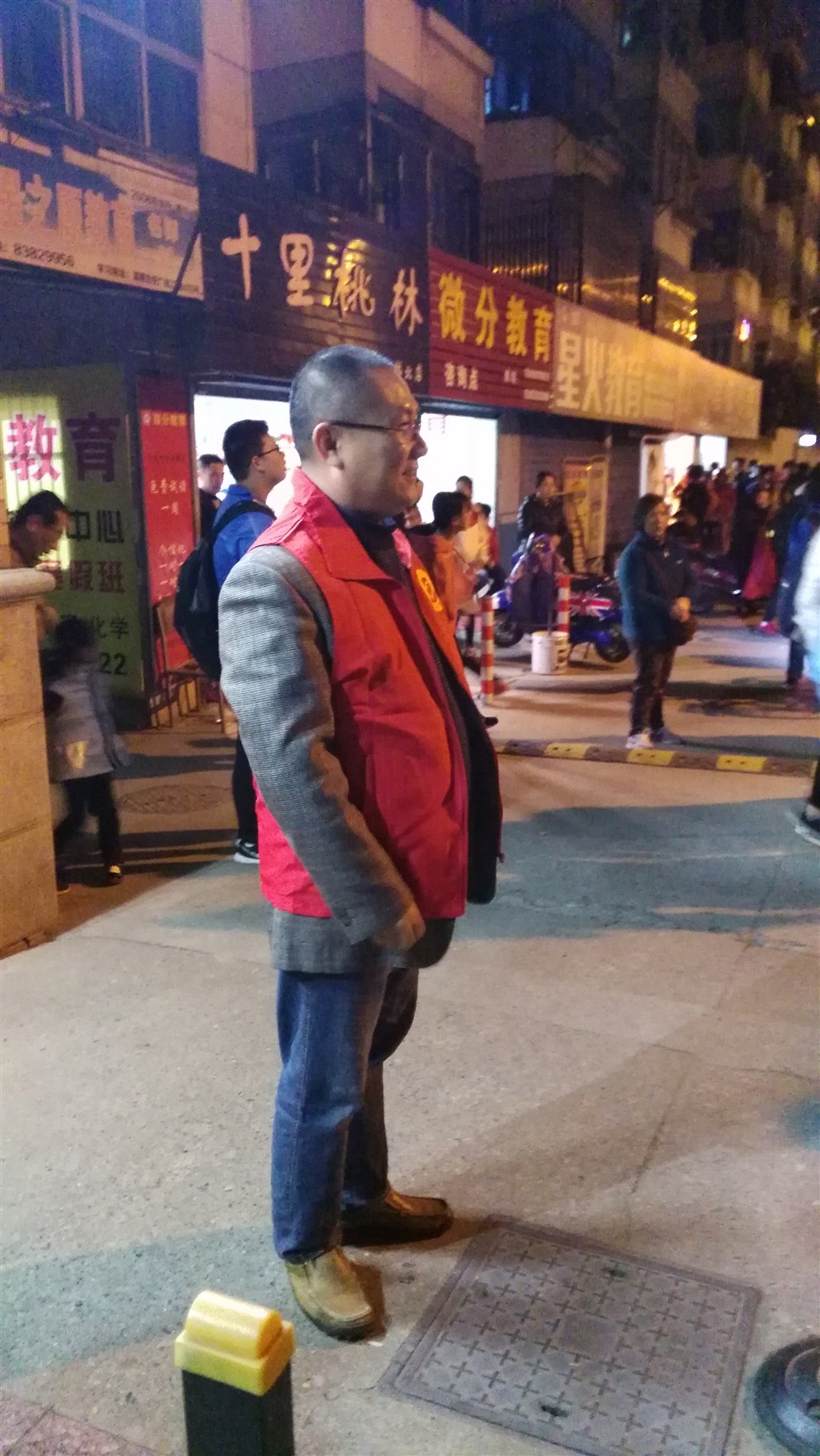 党员义务轮值岗(许郁斌)1.jpg 党员义务轮值岗(许郁斌)1.jpg