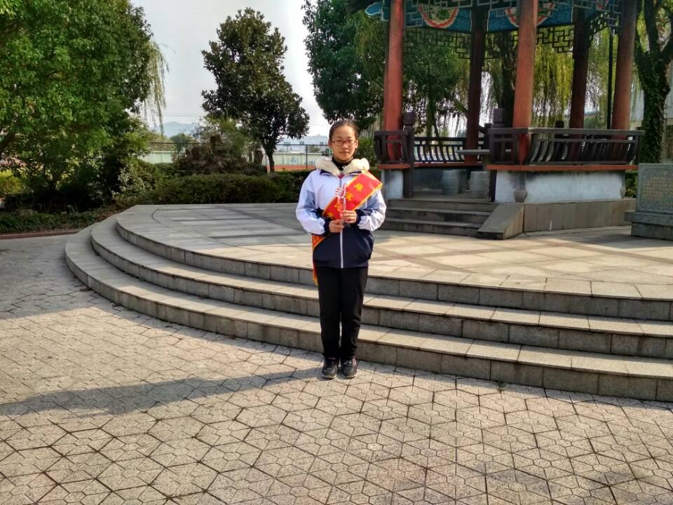 八（4）班优秀之星 张越.jpg