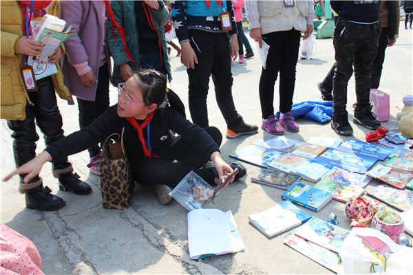 红领巾义卖 (11).jpg