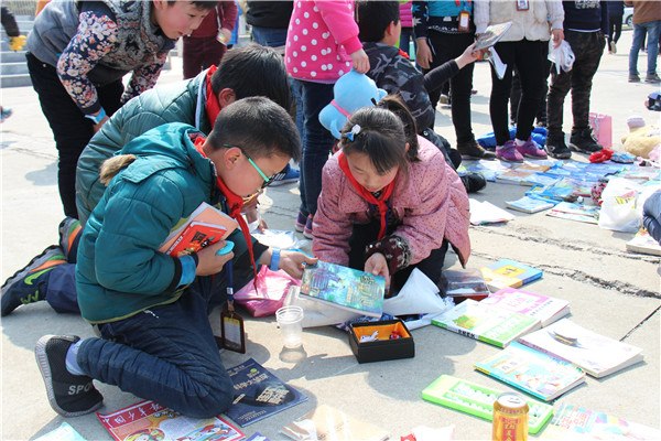 红领巾义卖 (10).jpg