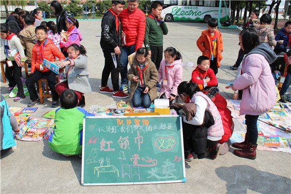 红领巾义卖 (9).jpg