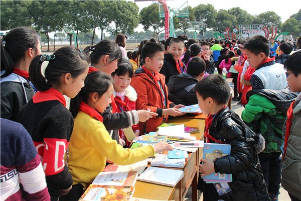 红领巾义卖 (7).jpg