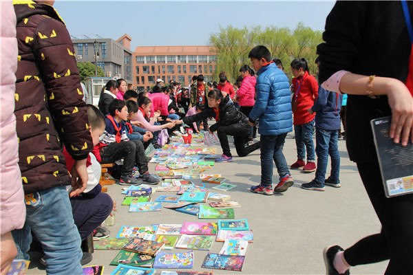 红领巾义卖 (5).jpg