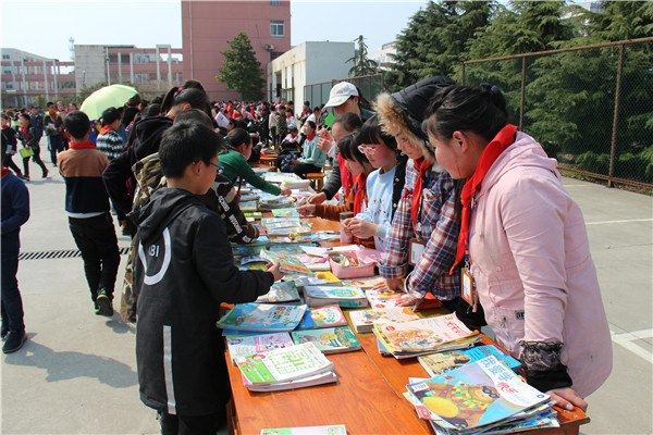 红领巾义卖 (6).jpg