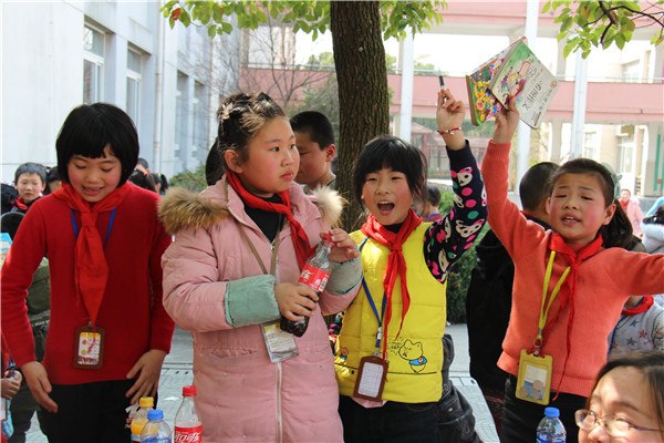 红领巾义卖 (13).jpg