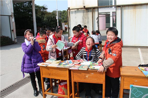 红领巾义卖 (4).jpg