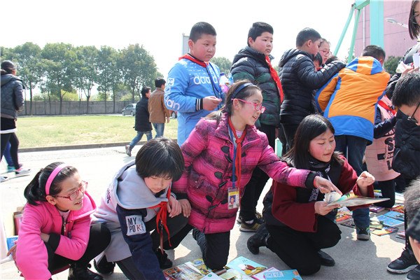 红领巾义卖 (12).jpg