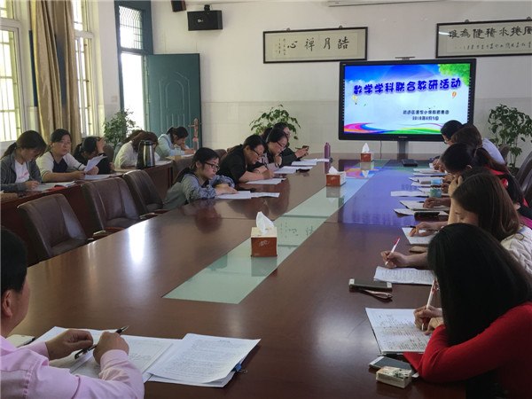 研讨会场.jpg 研讨会场.jpg