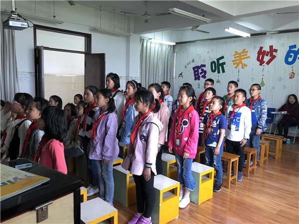 洛小开展音乐“名师伴成长”考查活动 (4).jpg