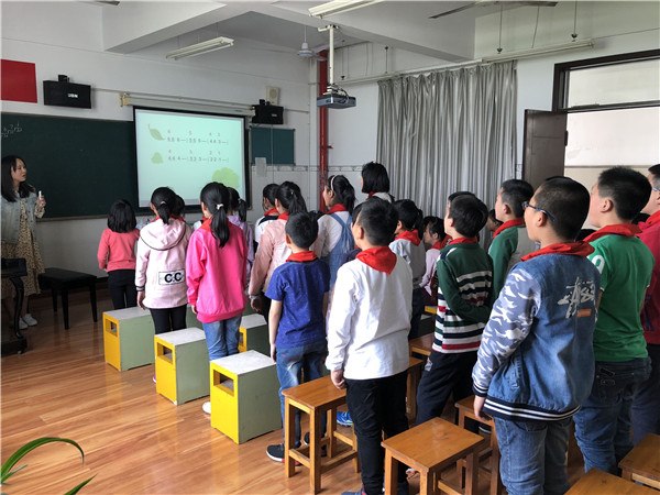 洛小开展音乐“名师伴成长”考查活动 (3).jpg