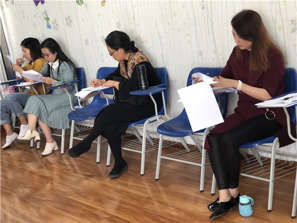 洛小开展音乐“名师伴成长”考查活动 (1).jpg