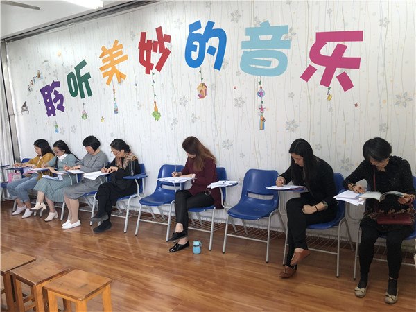 洛小开展音乐“名师伴成长”考查活动 (5).jpg