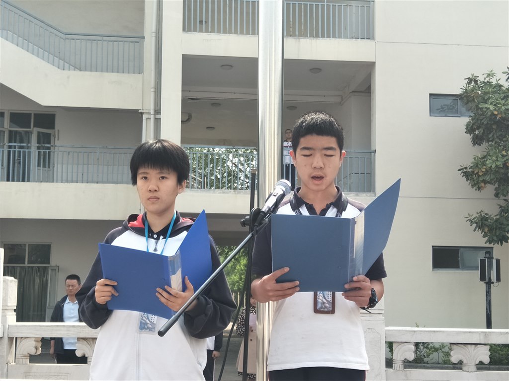 国旗下讲话.jpg