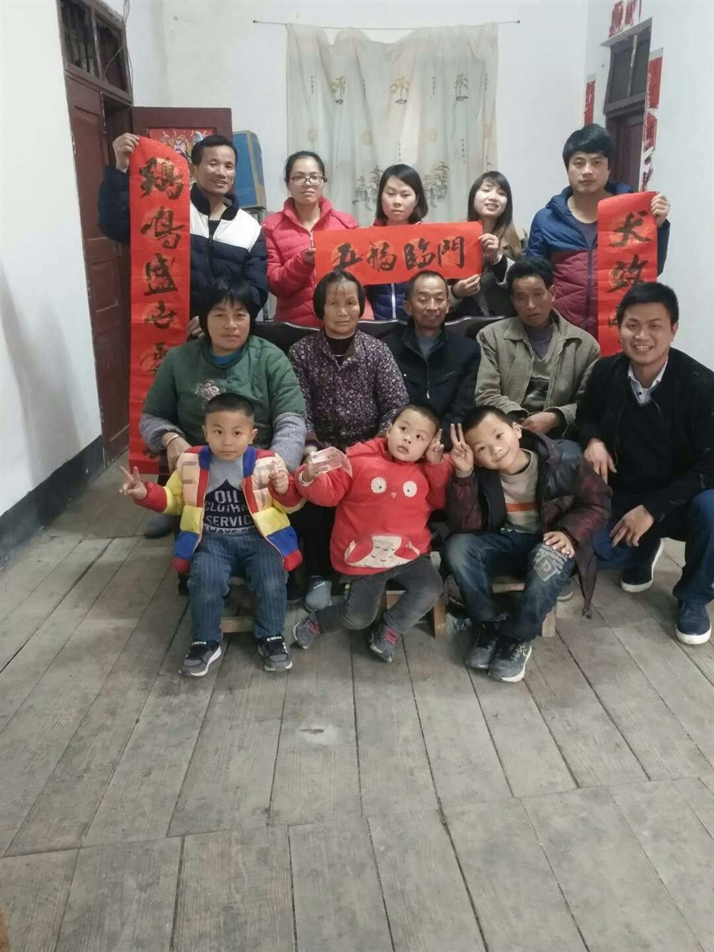 我家幸福年1.jpg