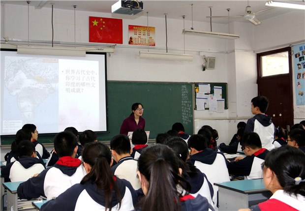 5石月老师历史课.JPG