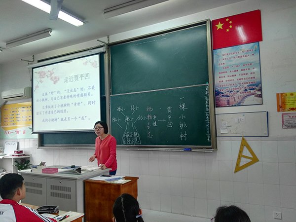 张华《一棵小桃树》.jpg
