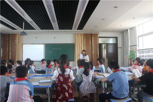 洛阳中心小学开展综合实践活动研讨课 (8).jpg