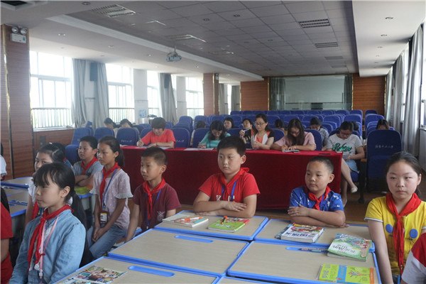 洛阳中心小学开展综合实践活动研讨课 (6).jpg