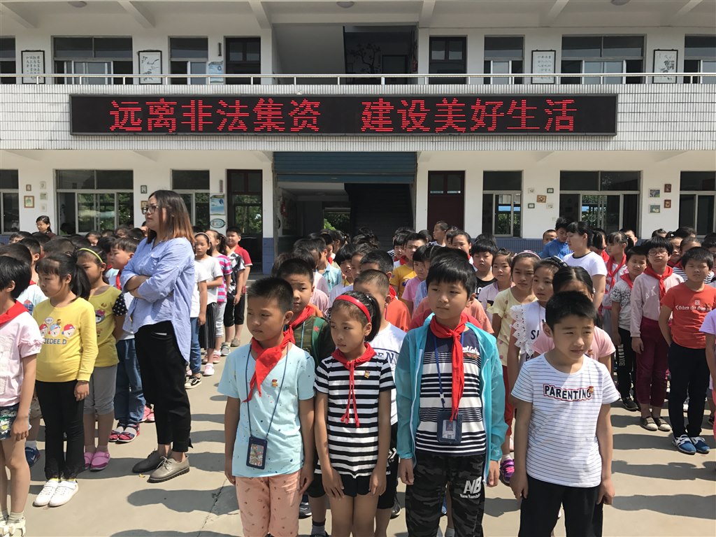 利用升旗仪式国旗下讲话向学生宣传2.JPG
