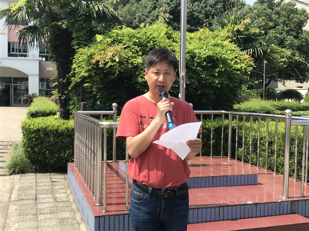利用升旗仪式国旗下讲话向学生宣传1.JPG
