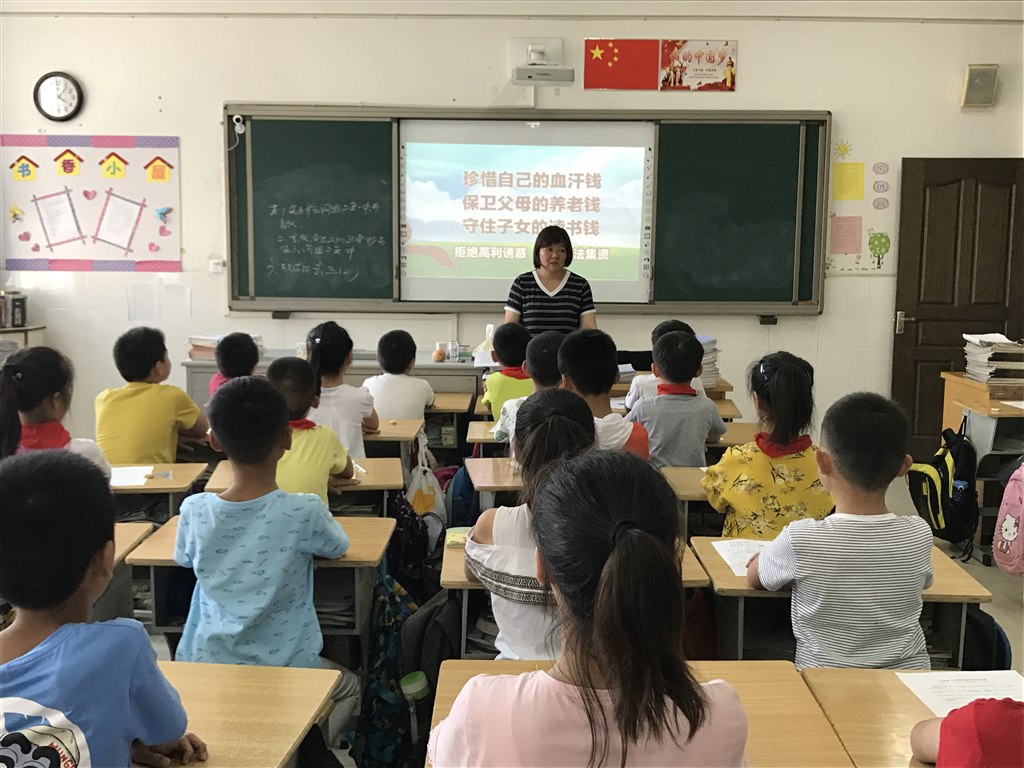班主任利用夕会课向学生宣传3.JPG
