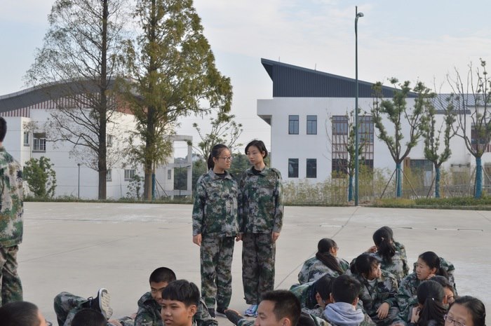 高一七班{会操比赛结束啦，很开心！}