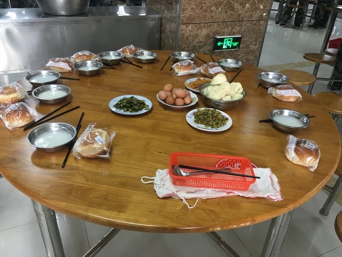高一八班：我们吃早餐啦！