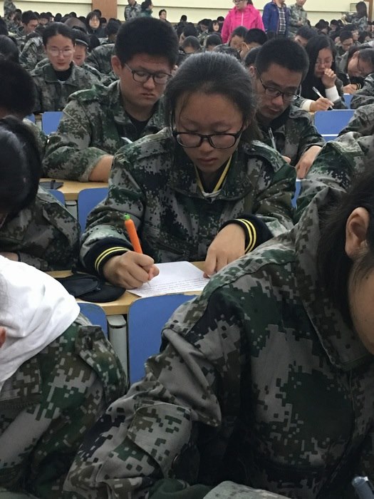 高一八班{爸爸妈妈，我爱你们！}
