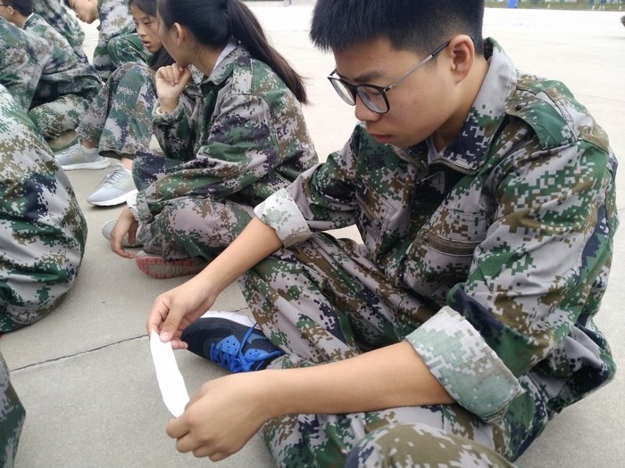 高一七班{今天我们去拉练！}