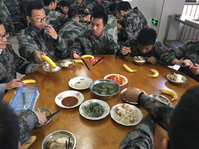 高一八班{未来会怀念的大锅饭}