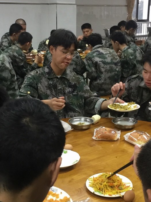 高一（10）班_【人是铁饭是钢】