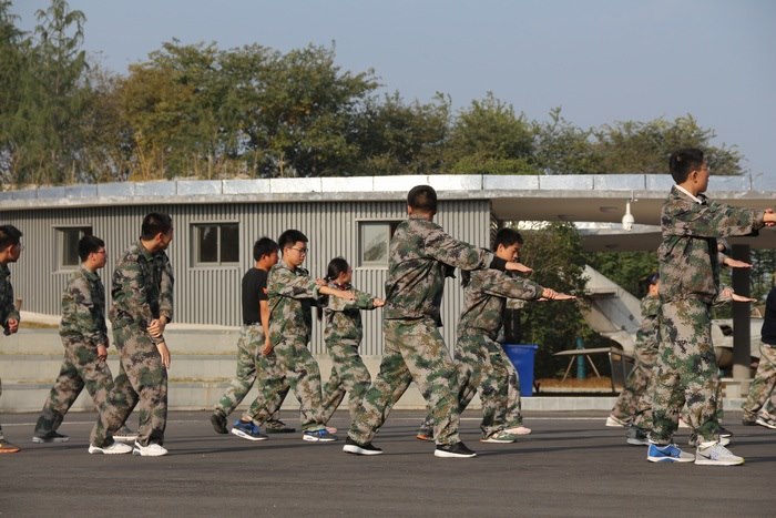 高一七班{出拳！}