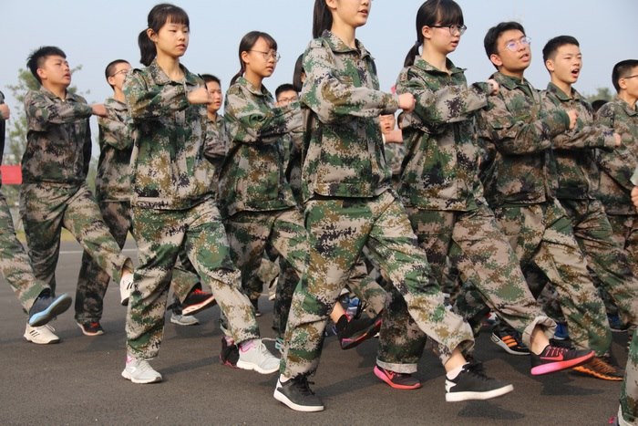 高一七班{迎着朝阳，踏着歌声}