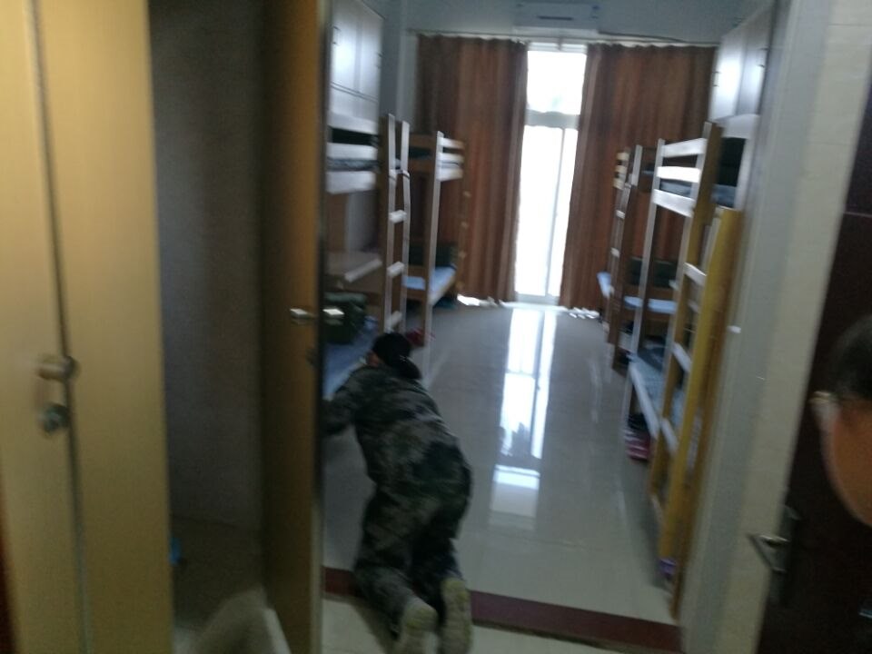 高一（12）班_早餐过后内务整理