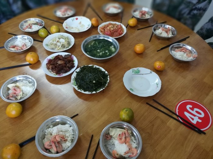 高一（12）班_丰盛的午餐_来看看今天吃些啥？